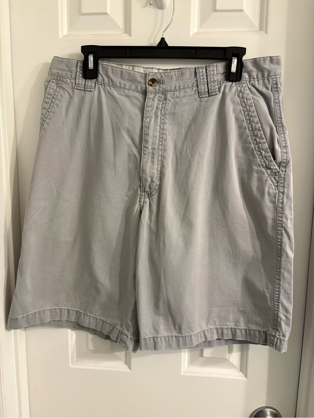 Van Heusen Gray Chino Shorts Men’s Size 34 Casual Golf Dad Shorts preppy summer